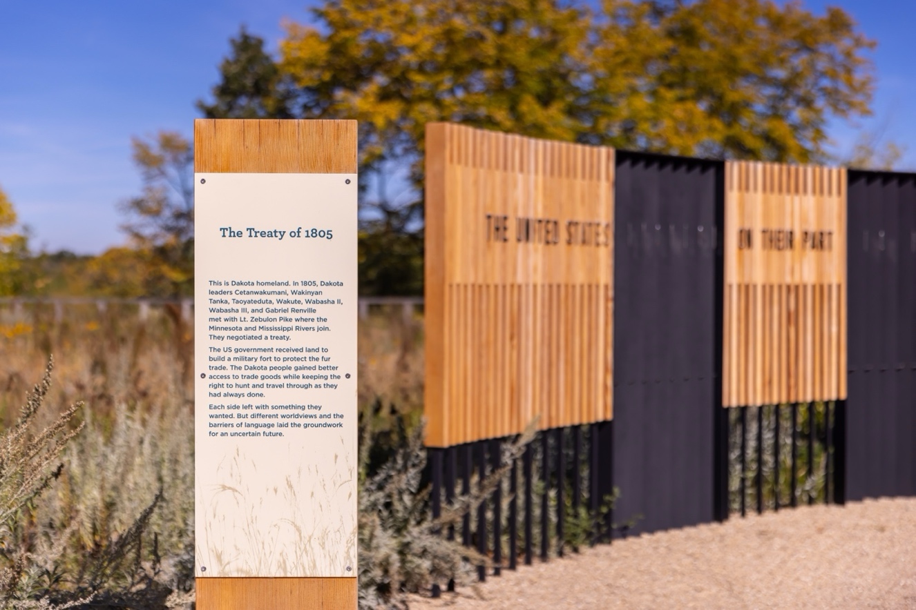 A sign in front of a fence

AI-generated content may be incorrect.