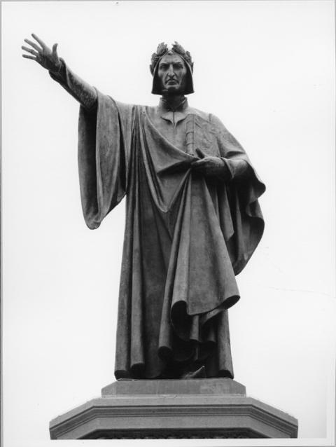 A statue of a person with his arm out

Description automatically generated with low confidence